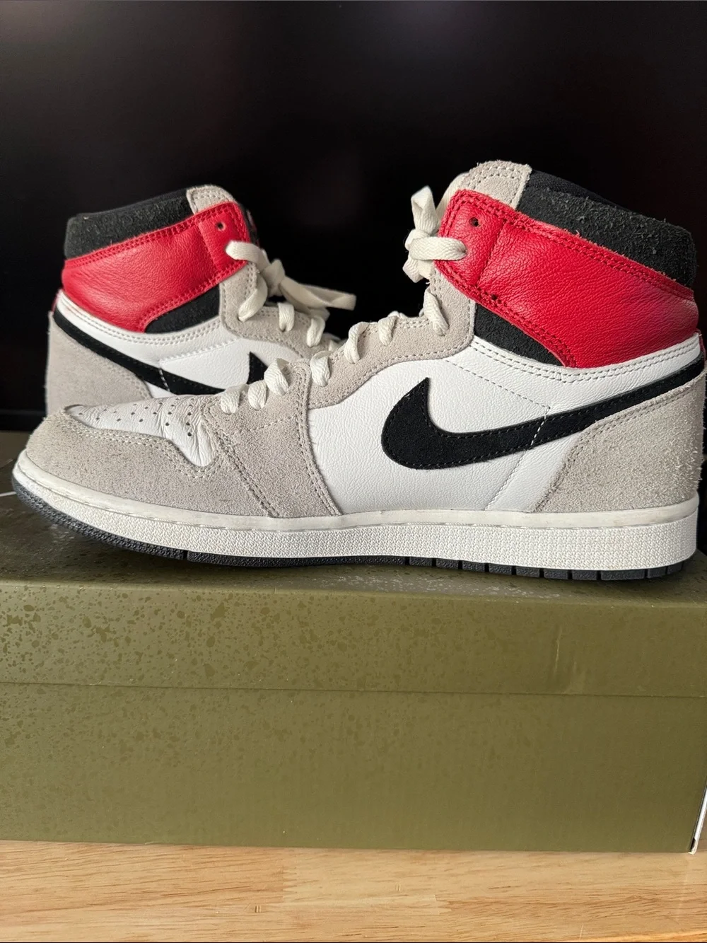 Jordan 1 Retro High Light Smoke Grey
